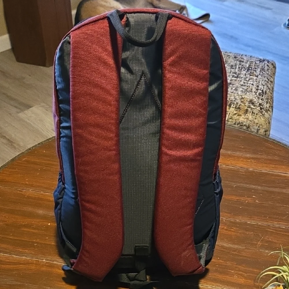 Volcom Multi-Tone Backpack (Bin18) - Picture 3 of 9
